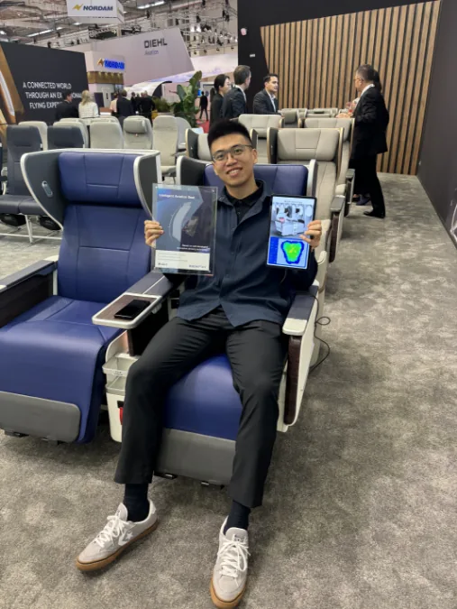 建木 BABELFLEX CEO 袁帅进行产品展示
