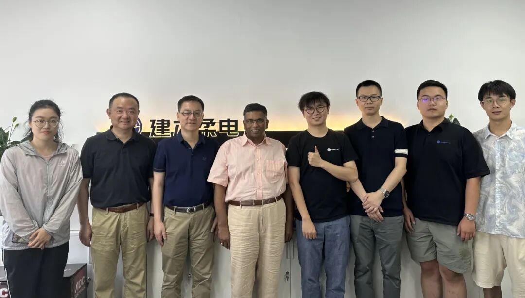 来访嘉宾与建木 BABELFLEX 团队在苏州研发基地合影